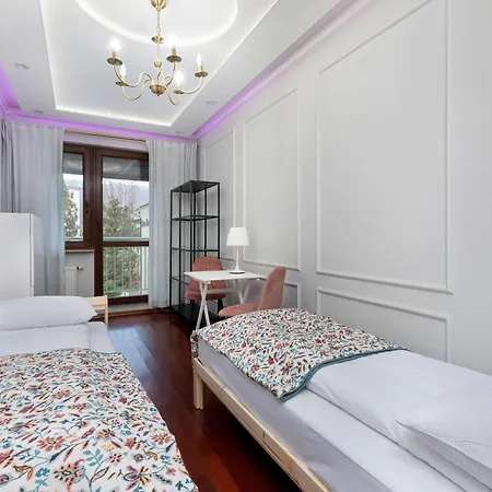 Stylish Family With Parking And 2 Balcony By Renters Appartement