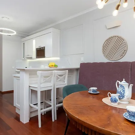 Stylish Family With Parking And 2 Balcony By Renters غدينيا