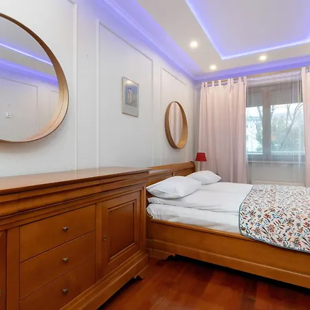 Stylish Family With Parking And 2 Balcony By Renters