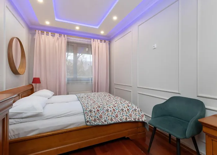 Stylish Family With Parking And 2 Balcony By Renters