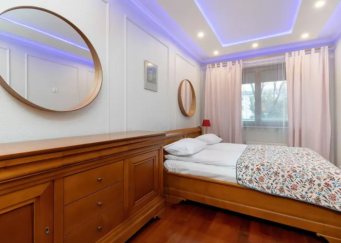 Stylish Family With Parking And 2 Balcony By Renters