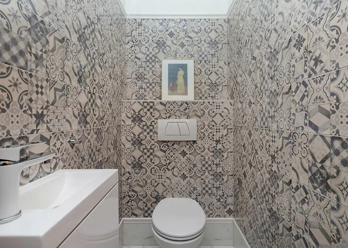 Stylish Family With Parking And 2 Balcony By Renters