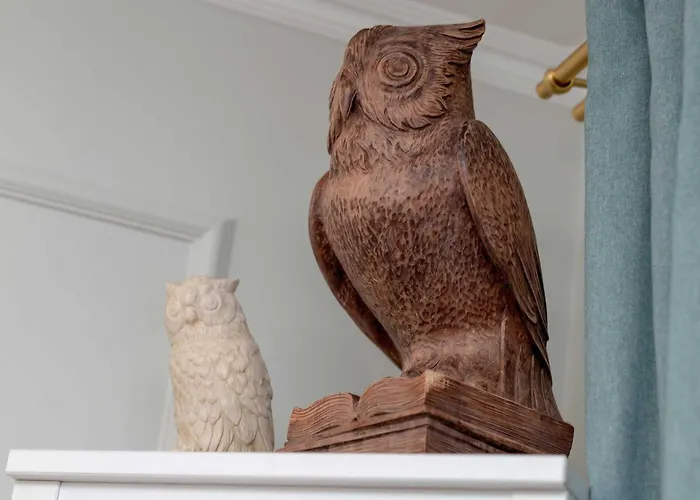 Stylish Family With Parking And 2 Balcony By Renters