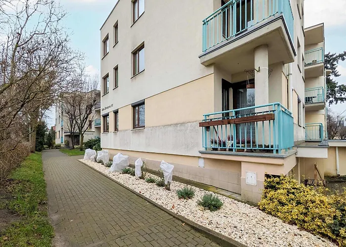 Stylish Family With Parking And 2 Balcony By Renters